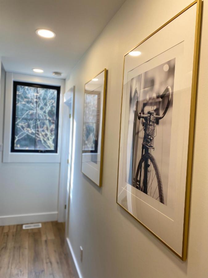 Stylish Downtown Kingsville Getaway With Putting Green, Firepit & Games Exteriör bild