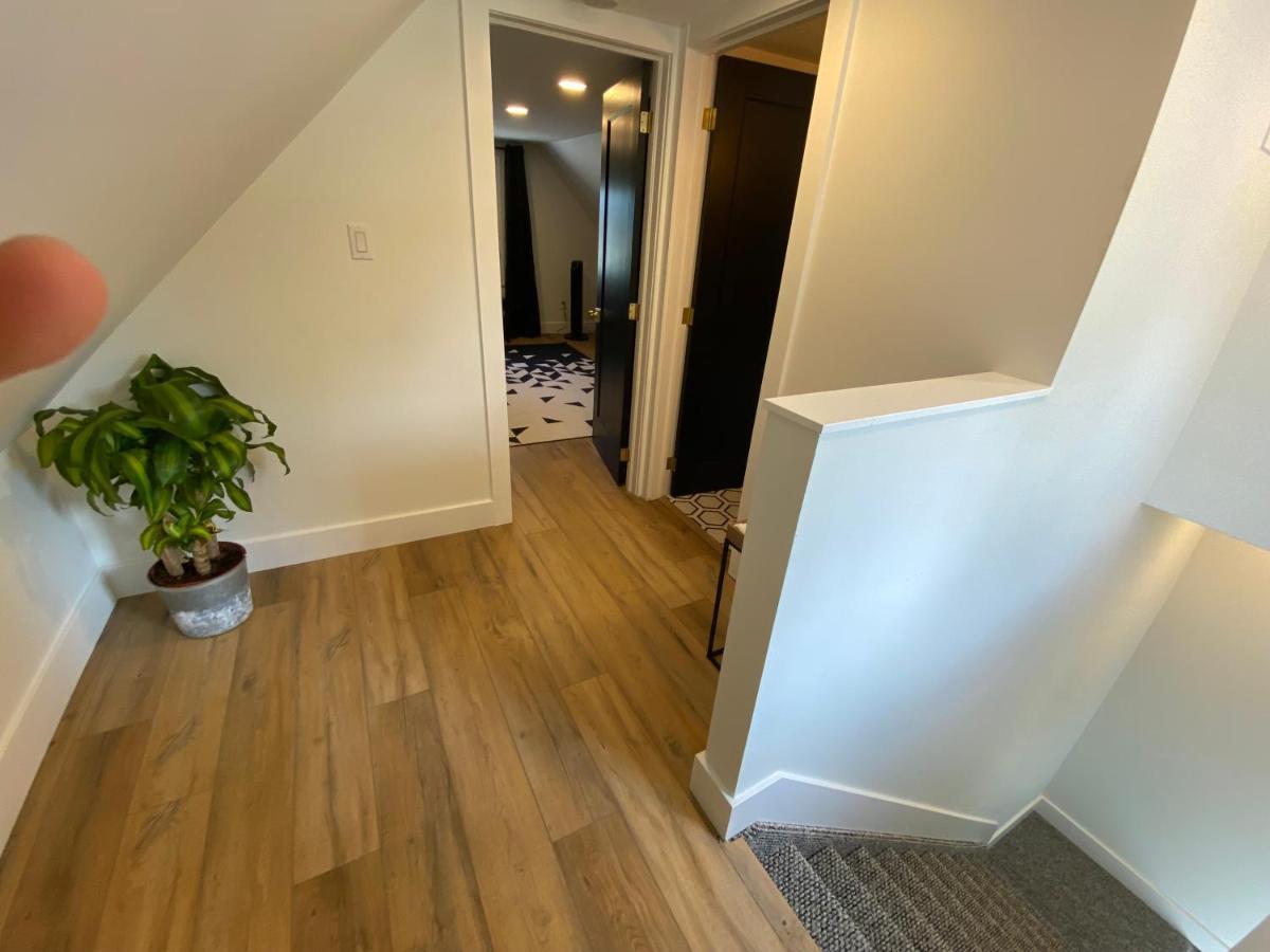 Stylish Downtown Kingsville Getaway With Putting Green, Firepit & Games Exteriör bild