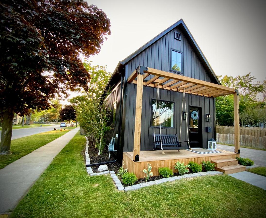 Stylish Downtown Kingsville Getaway With Putting Green, Firepit & Games Exteriör bild