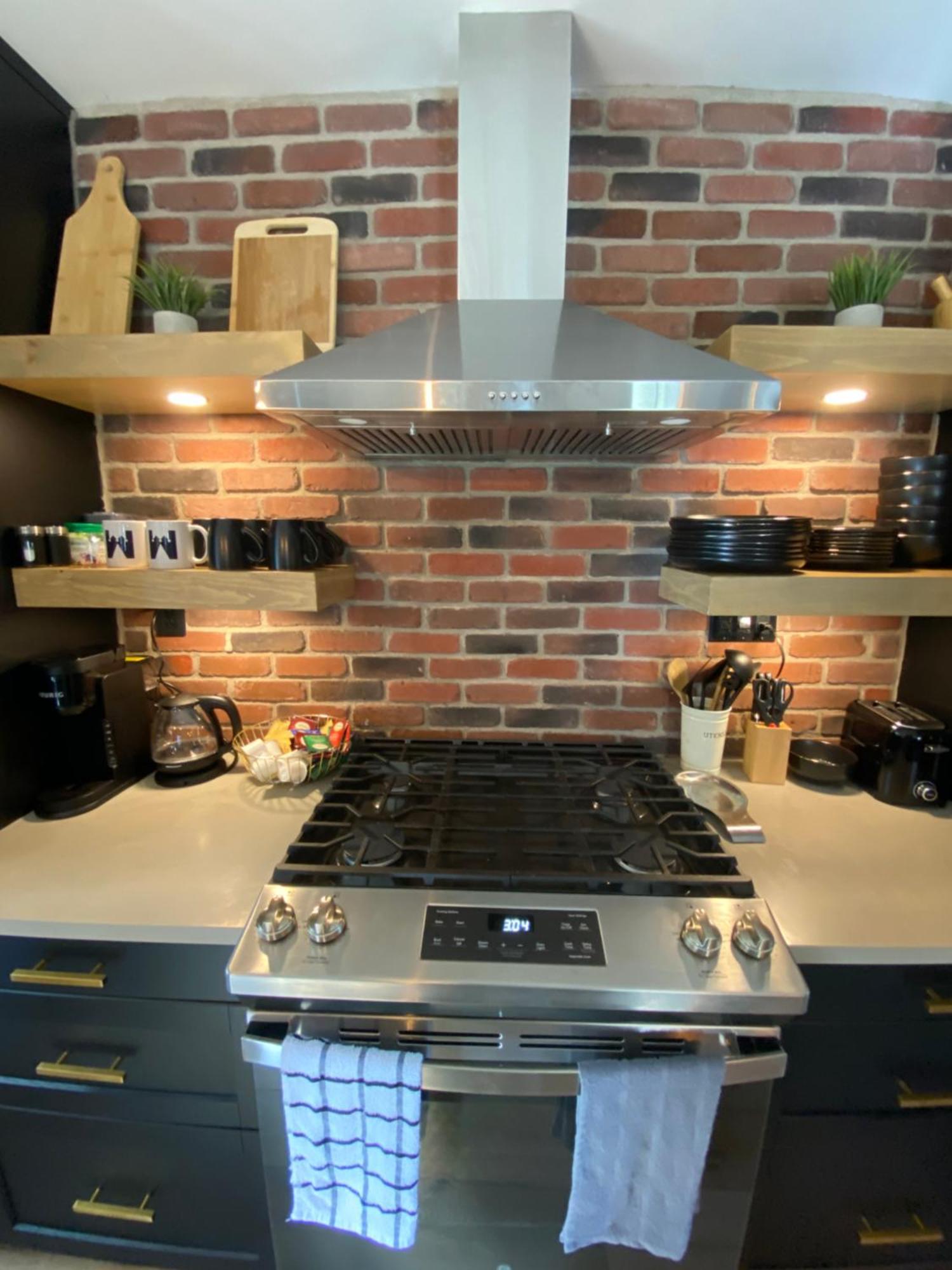 Stylish Downtown Kingsville Getaway With Putting Green, Firepit & Games Exteriör bild